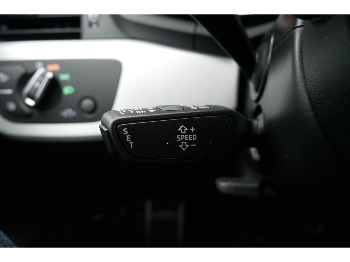 Audi A4 50 TDI q S line LED+Navi+Leder+Sportsitze+19'