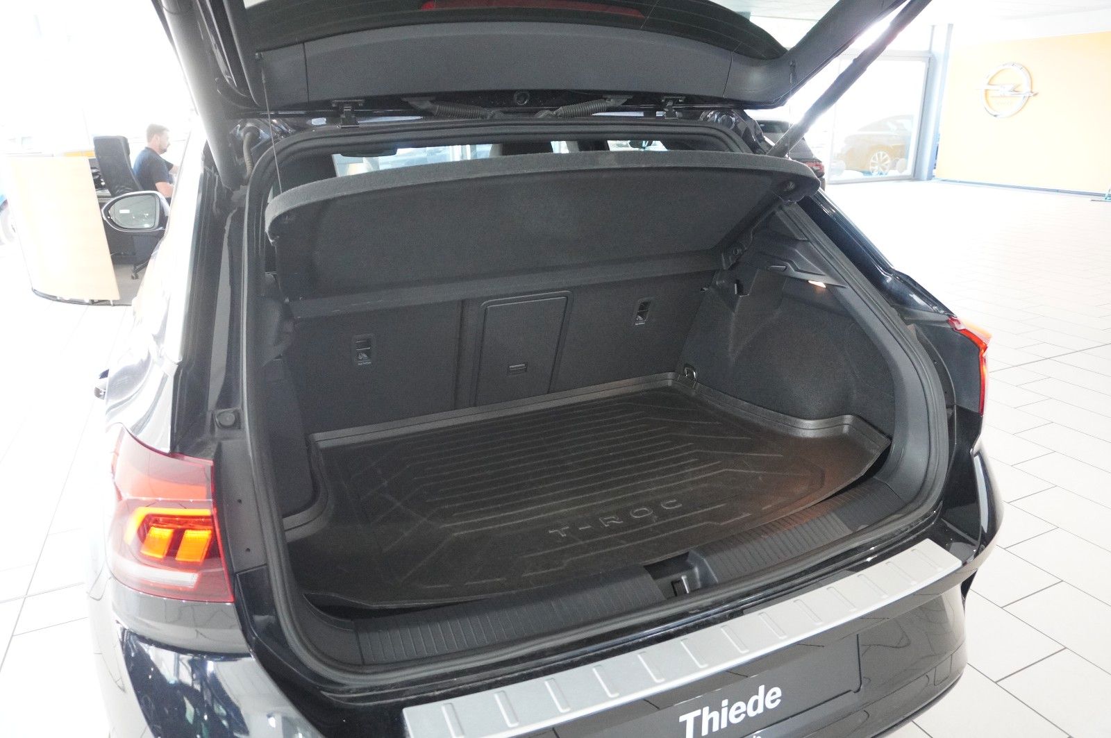 Volkswagen T-Roc 2.0D R-LINE 4MOTION - Samsaru's Car Outlet