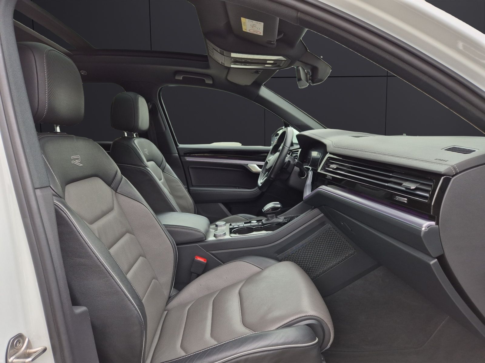 Volkswagen Touareg TDI R-Line 4M - Samsaru's Car Outlet