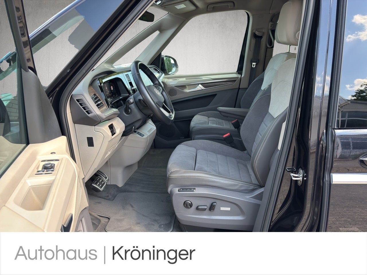 Volkswagen T7 Multivan Style - Samsaru's Car Outlet