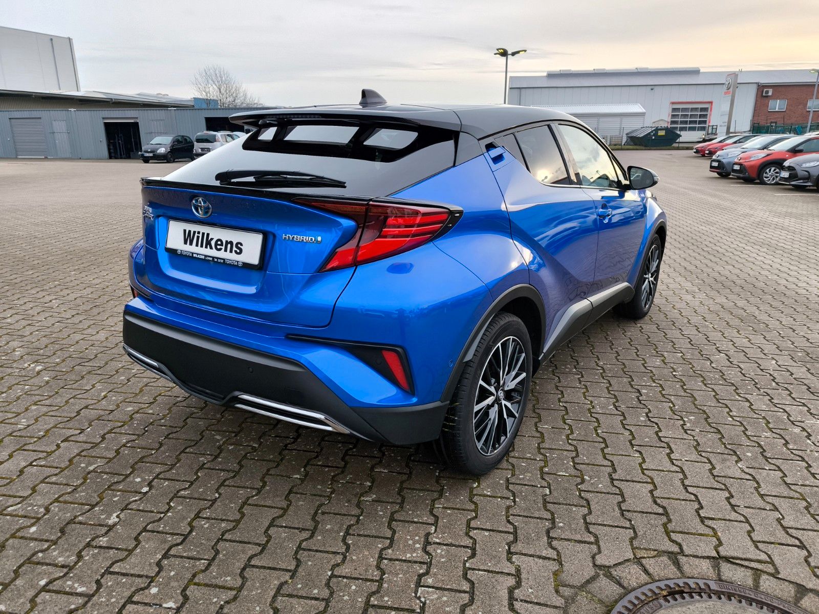 Toyota C-HR Hybrid Style - Samsaru's Car Outlet