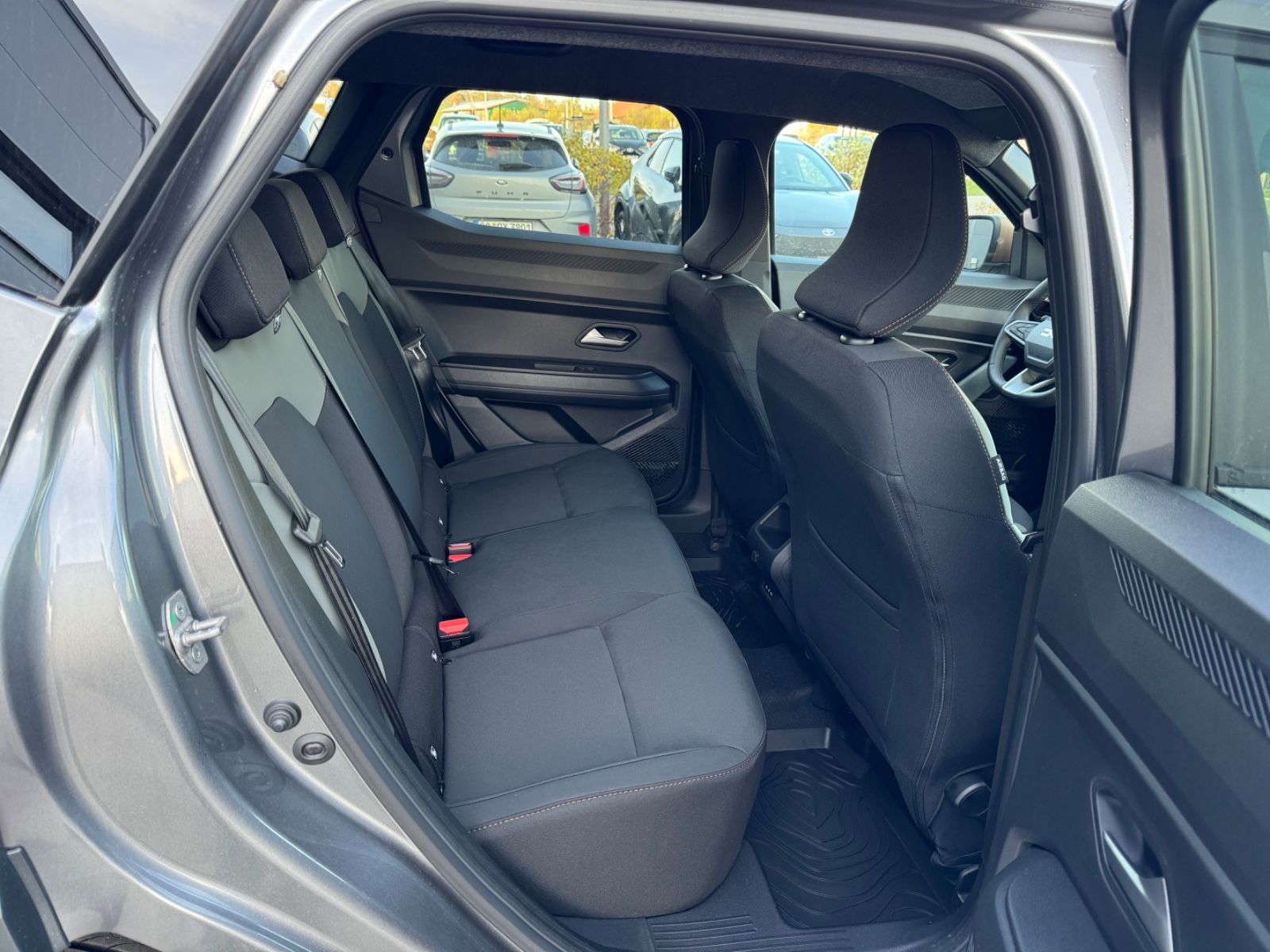 Dacia Duster III Hybrid 140 Extreme - Samsaru's Car Outlet