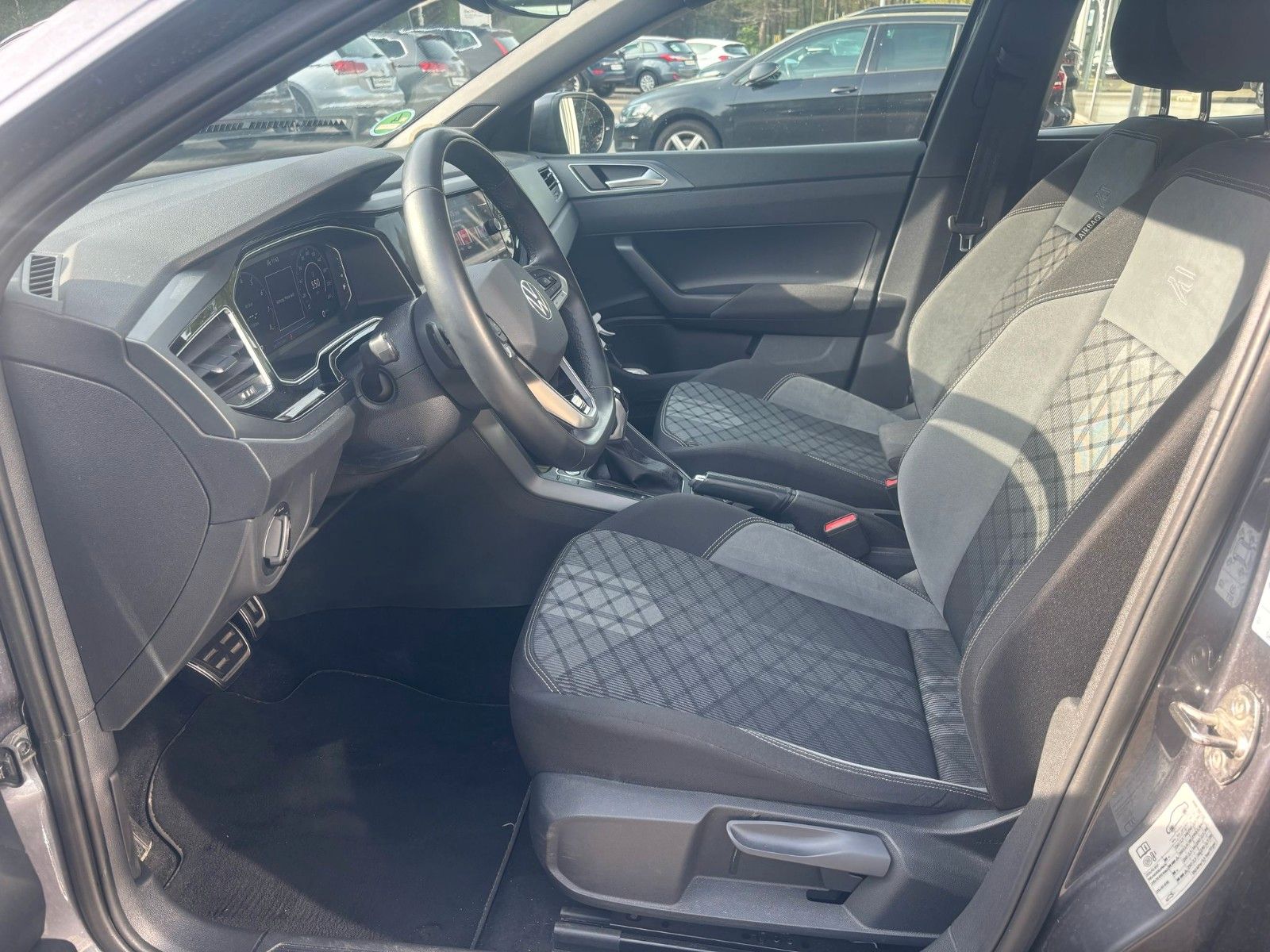 Volkswagen Taigo 1.5 TSI R-Line - Samsaru's Car Outlet