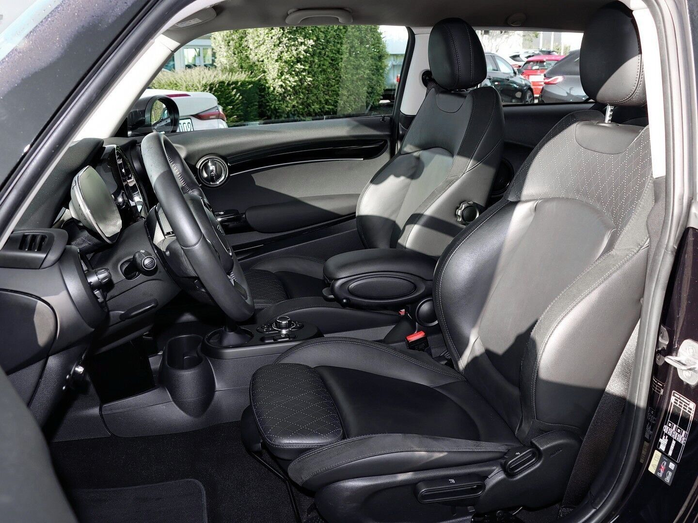 MINI Cooper SE Classic - Samsaru's Car Outlet