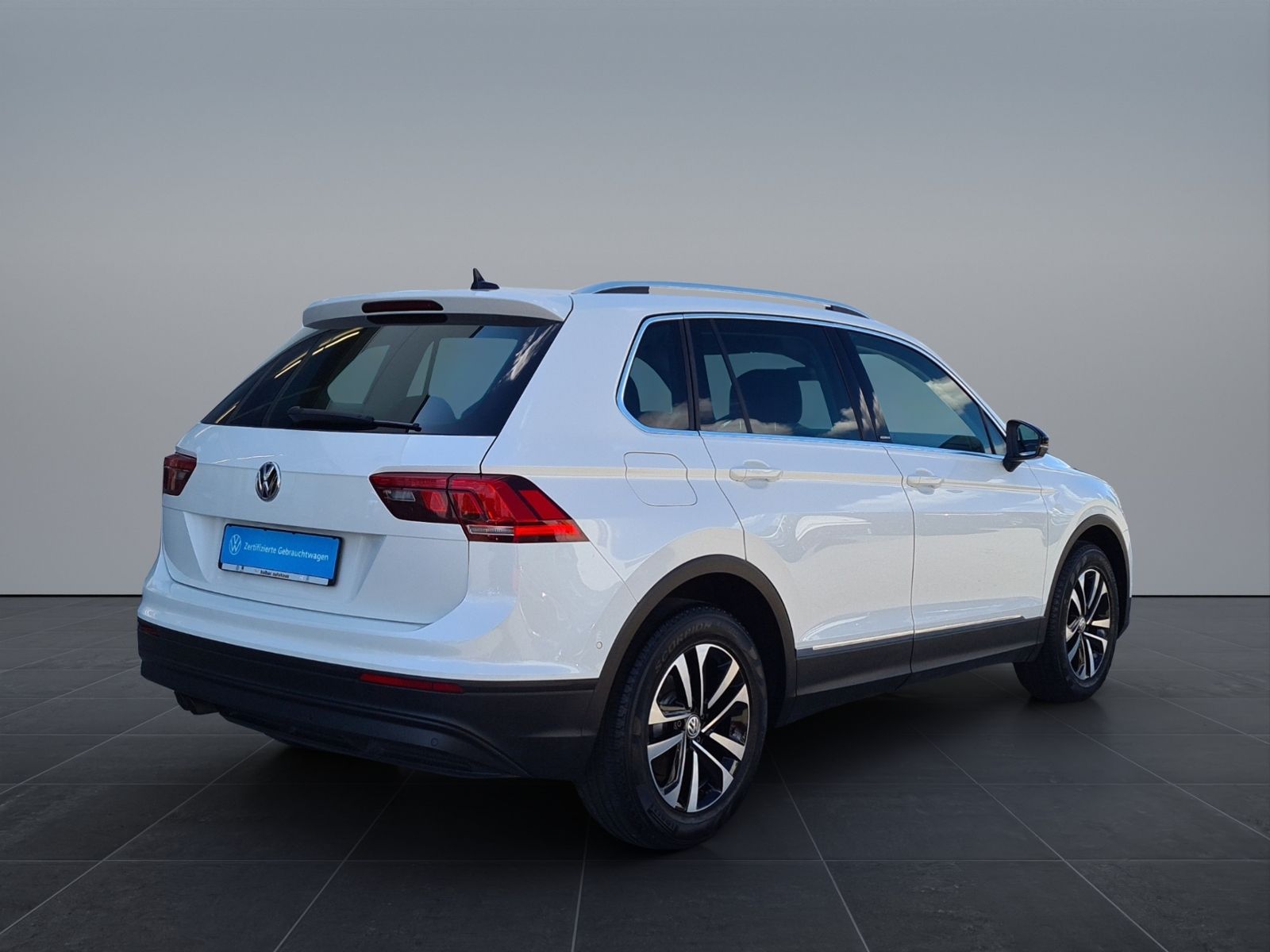 Volkswagen Tiguan 2.0 TDI DSG IQ.DRIVE - Samsaru's Car Outlet
