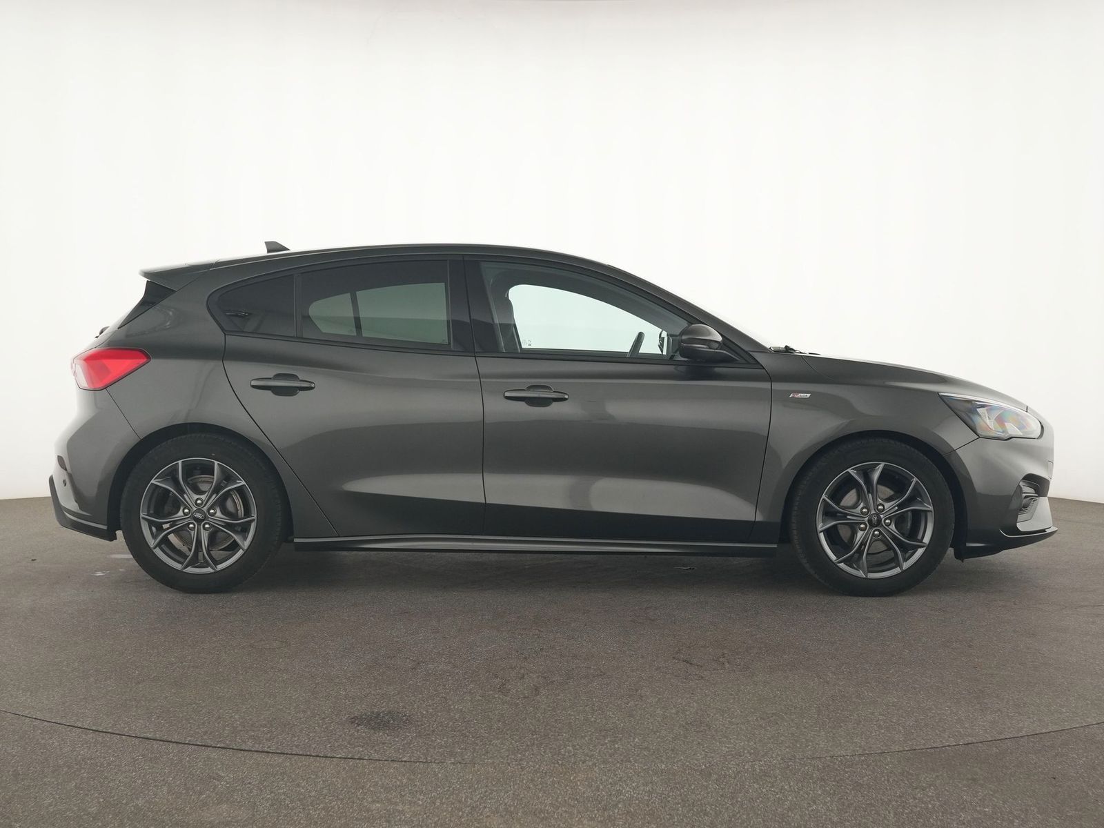 Ford Focus ST-Line - Samsaru's Car Outlet