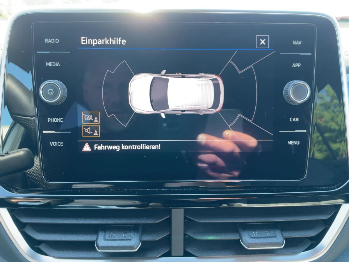 Volkswagen T-Roc 2.0 TDI 4Motion R-Line - Samsaru's Car Outlet