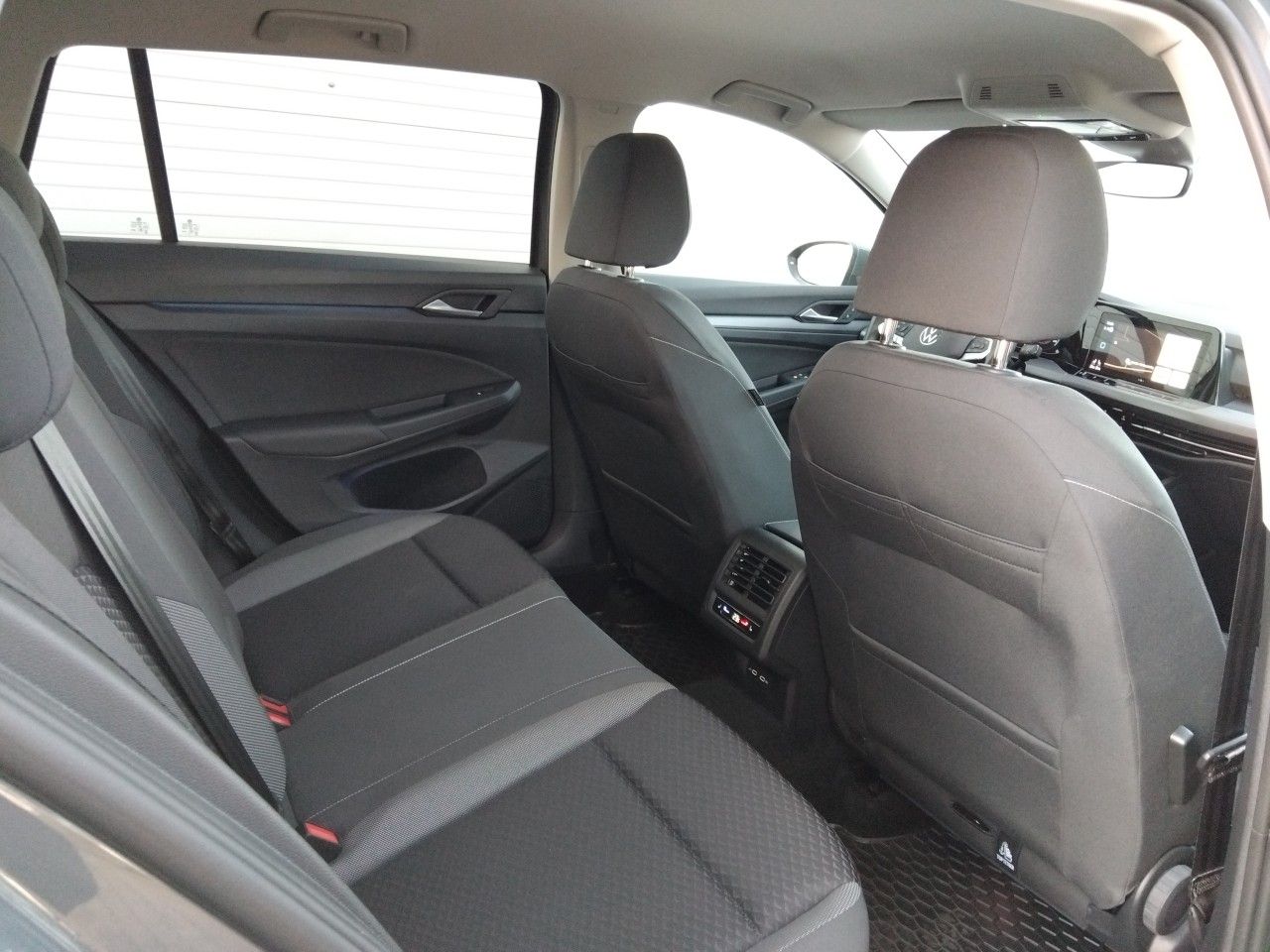 Volkswagen Golf VIII Variant eTSI DSG - Samsaru's Car Outlet