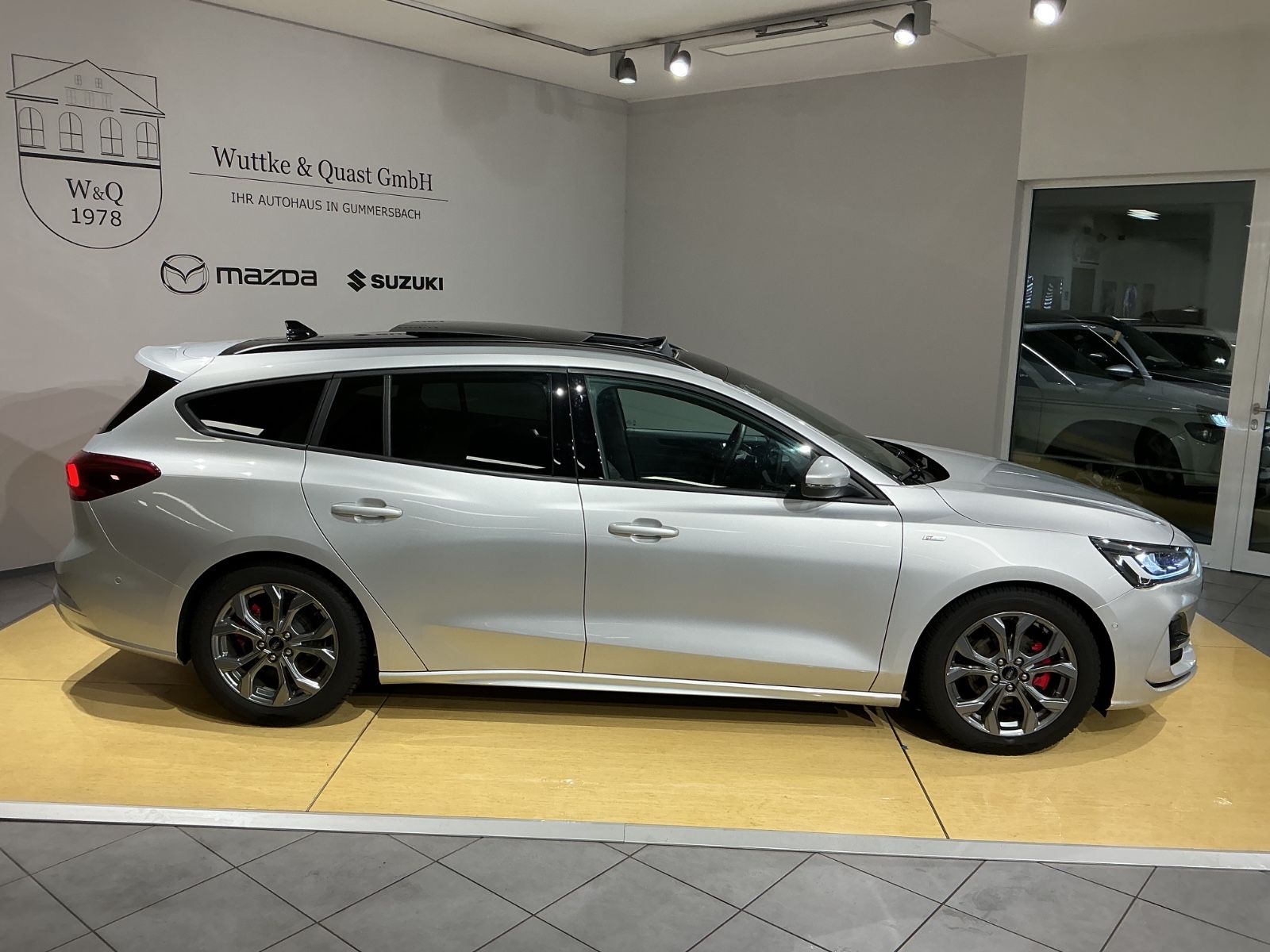Ford Focus Turnier ST-Line X*B&O*SHZ*LHZ*PANO*LED*