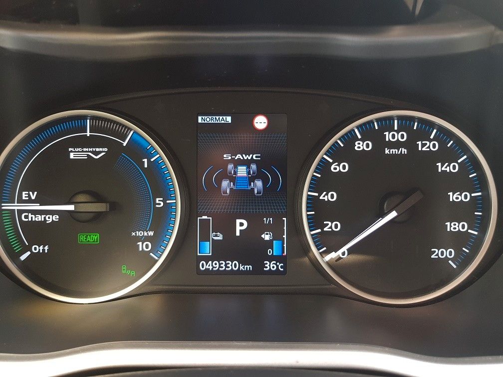 Mitsubishi Eclipse Cross 2.4 PLUG-IN HYBRID 4WD TOP mit AHK