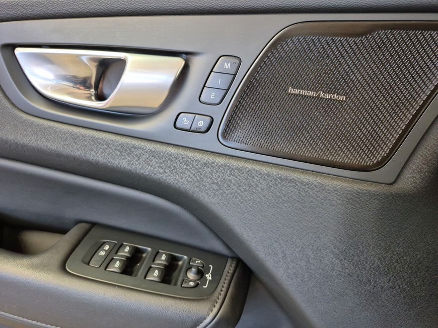 Volvo XC60 B4 D AWD Plus Dark Stdhzg * Sound