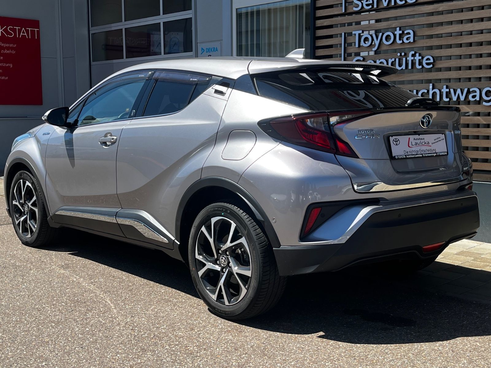 Toyota C-HR Hybrid - Samsaru's Car Outlet