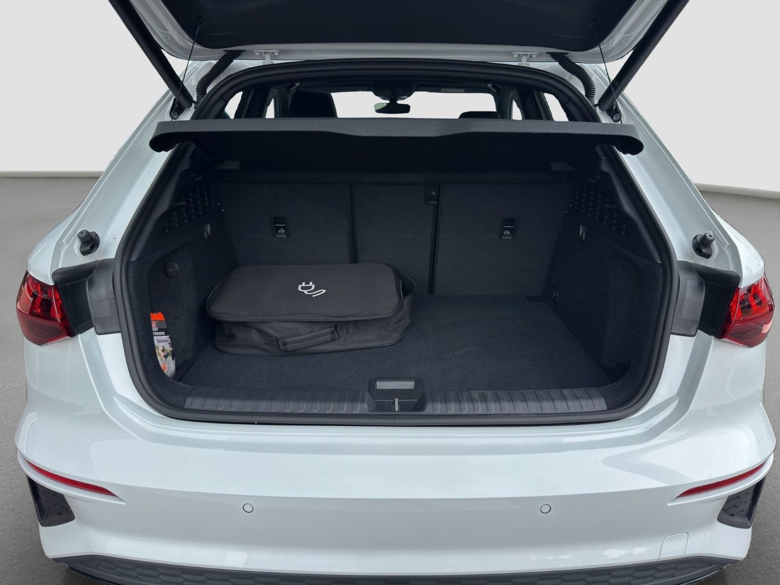 Audi A3 Sportback 45 TFSI e S line - Samsaru's Car Outlet