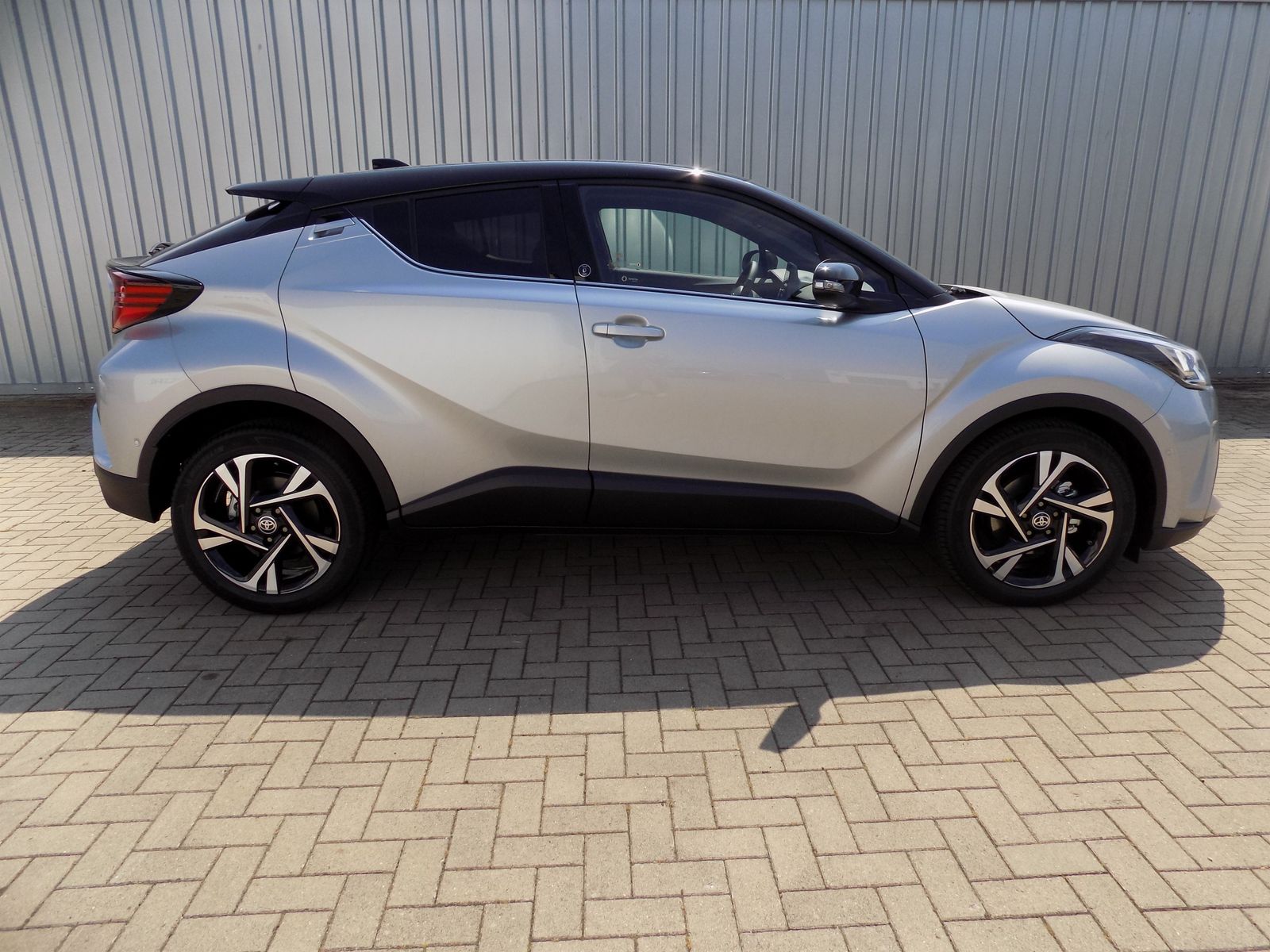 Toyota C-HR Hybrid Team - Samsaru's Car Outlet