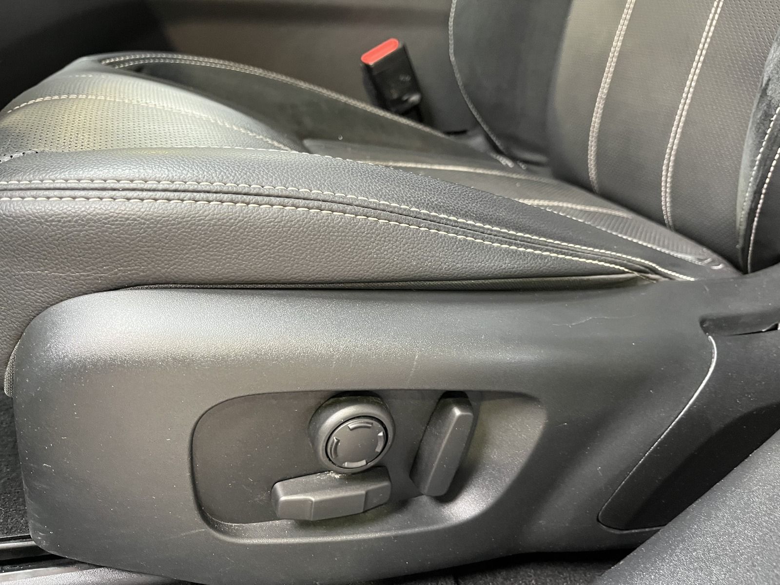 Range Rover Velar - Samsaru's Car Outlet