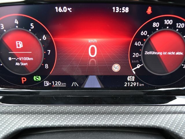 Volkswagen Golf VIII Variant 2.0 TSI DSG R-Line Black - Samsaru's Car Outlet