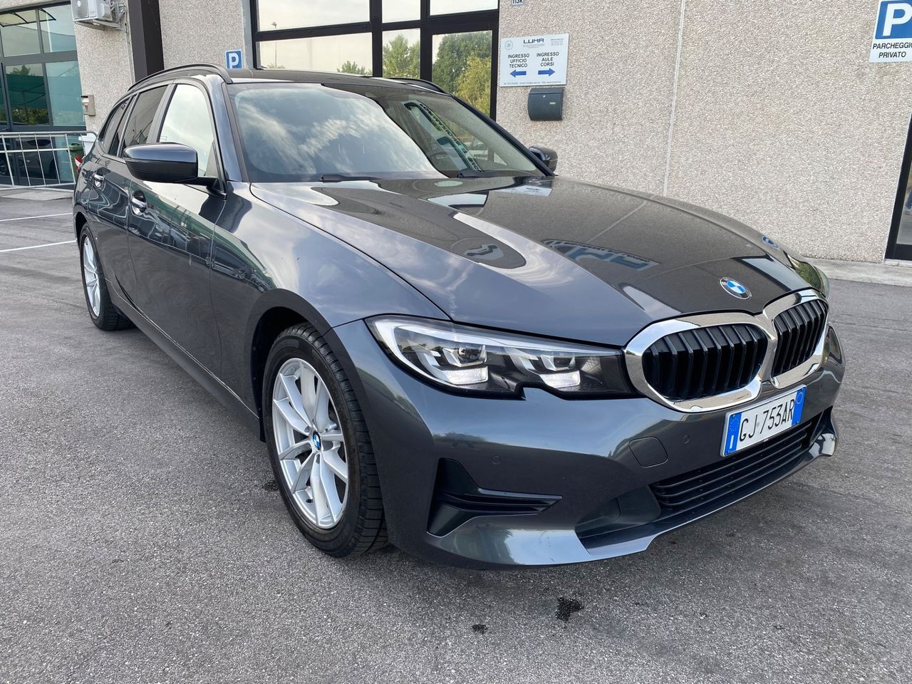 BMW 316d Touring Business Advantage - Samsaru's Car Outlet