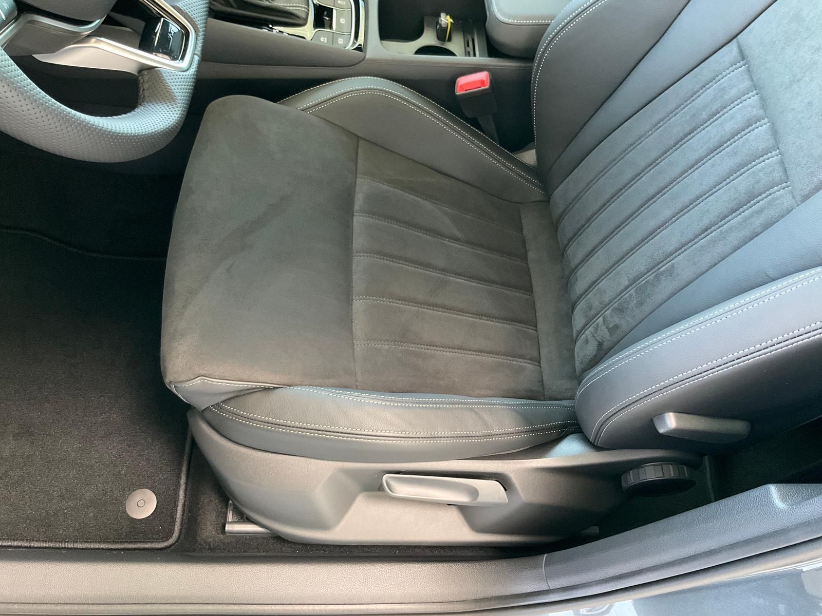 Skoda Karoq 2.0TSI Sportline 4x4 5JGarantie AHK StHz P