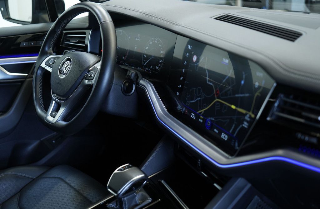 Volkswagen Touareg 4.0 TDI DSG 4M R line - Samsaru's Car Outlet
