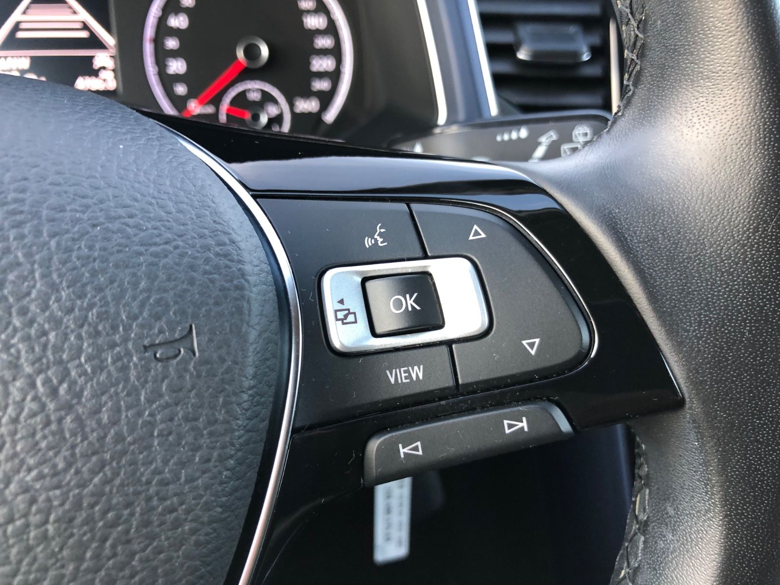 Volkswagen T-Roc United - Samsaru's Car Outlet