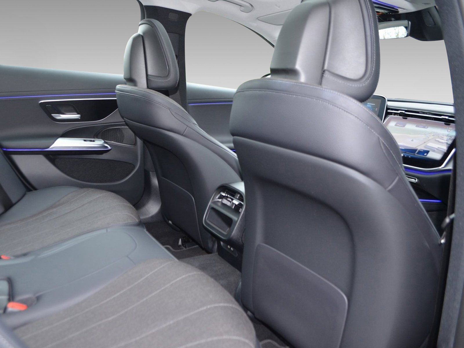 Mercedes-Benz E 220 d Avantgarde - Samsaru's Car Outlet