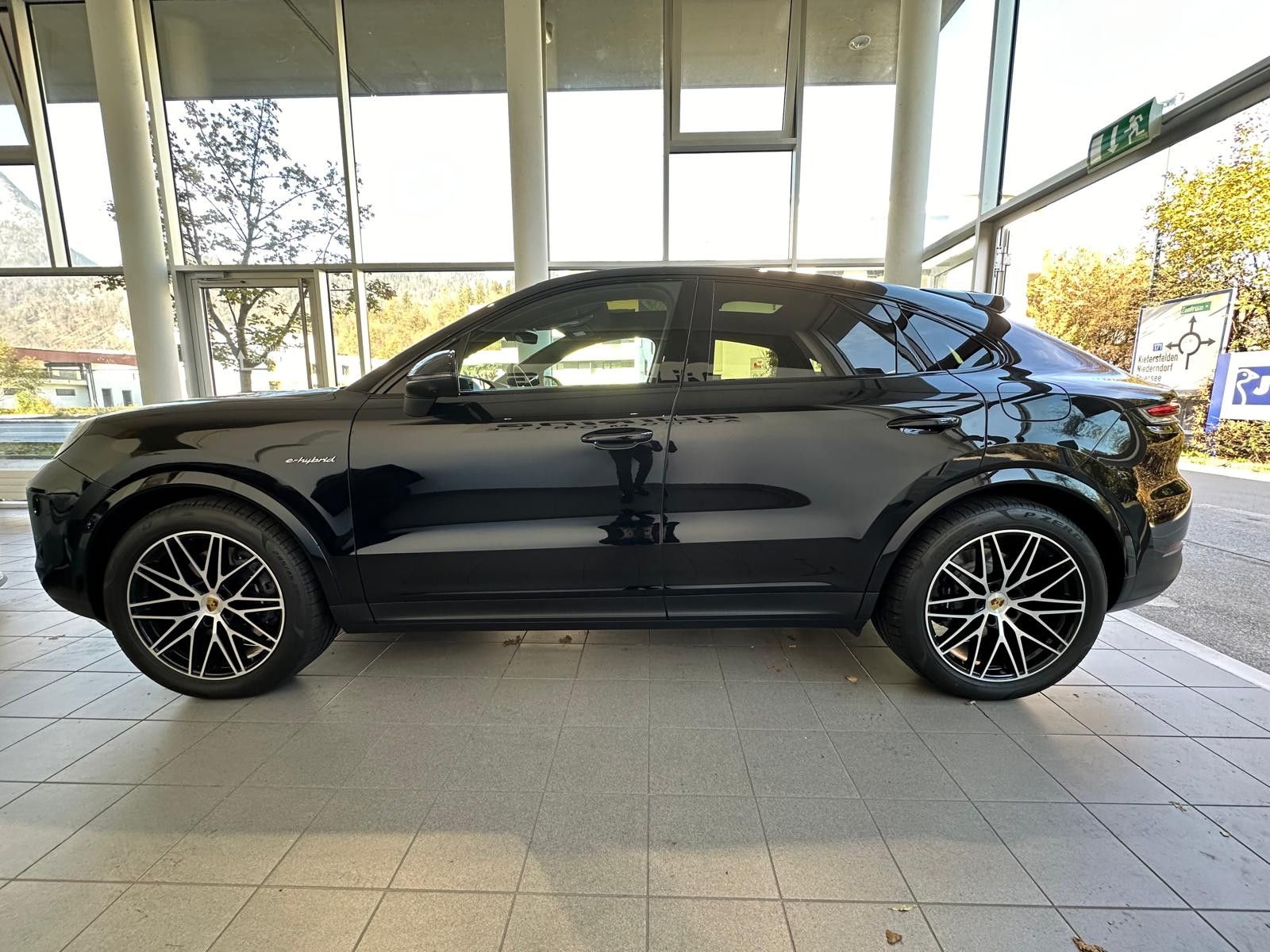 Porsche Cayenne Coupe Hybrid Facelift/sw-grün/14W/Mtx/21