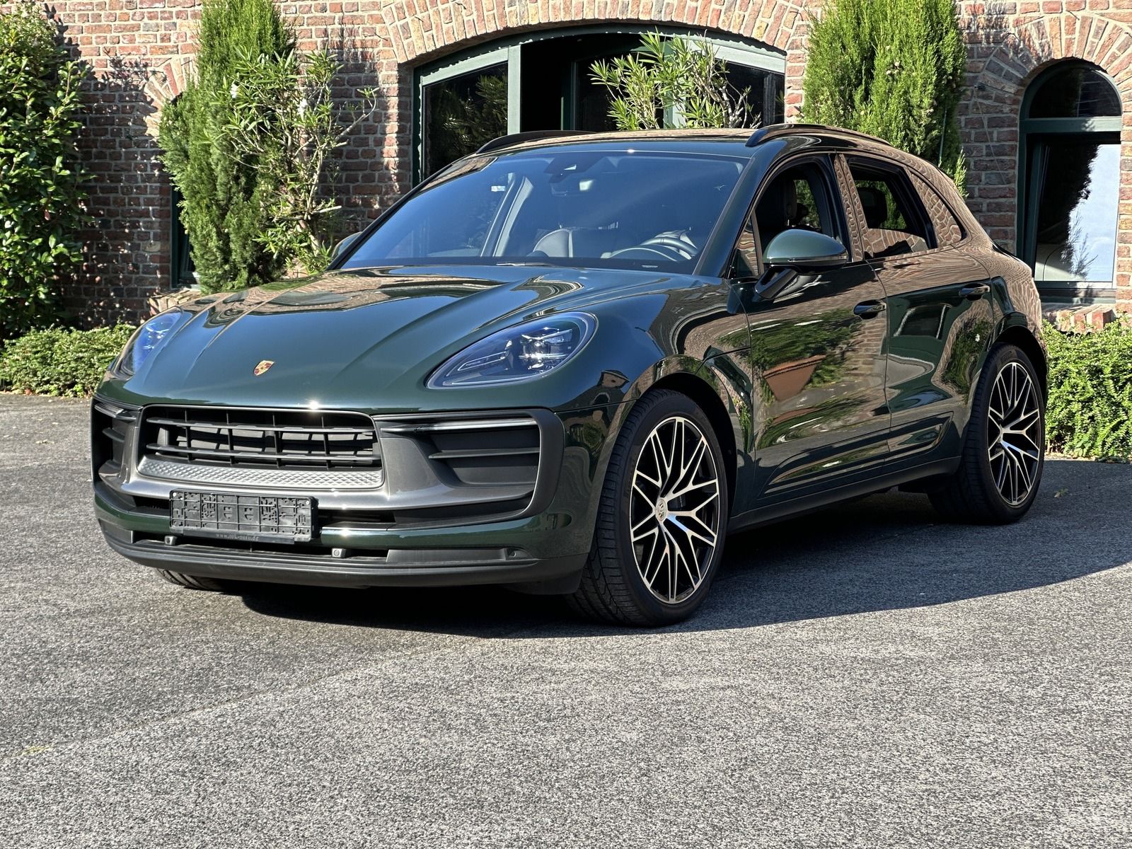 Porsche Macan T - Samsaru's Car Outlet