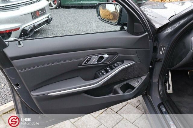 BMW 320 d xDrive Touring M Sport - Samsaru's Car Outlet