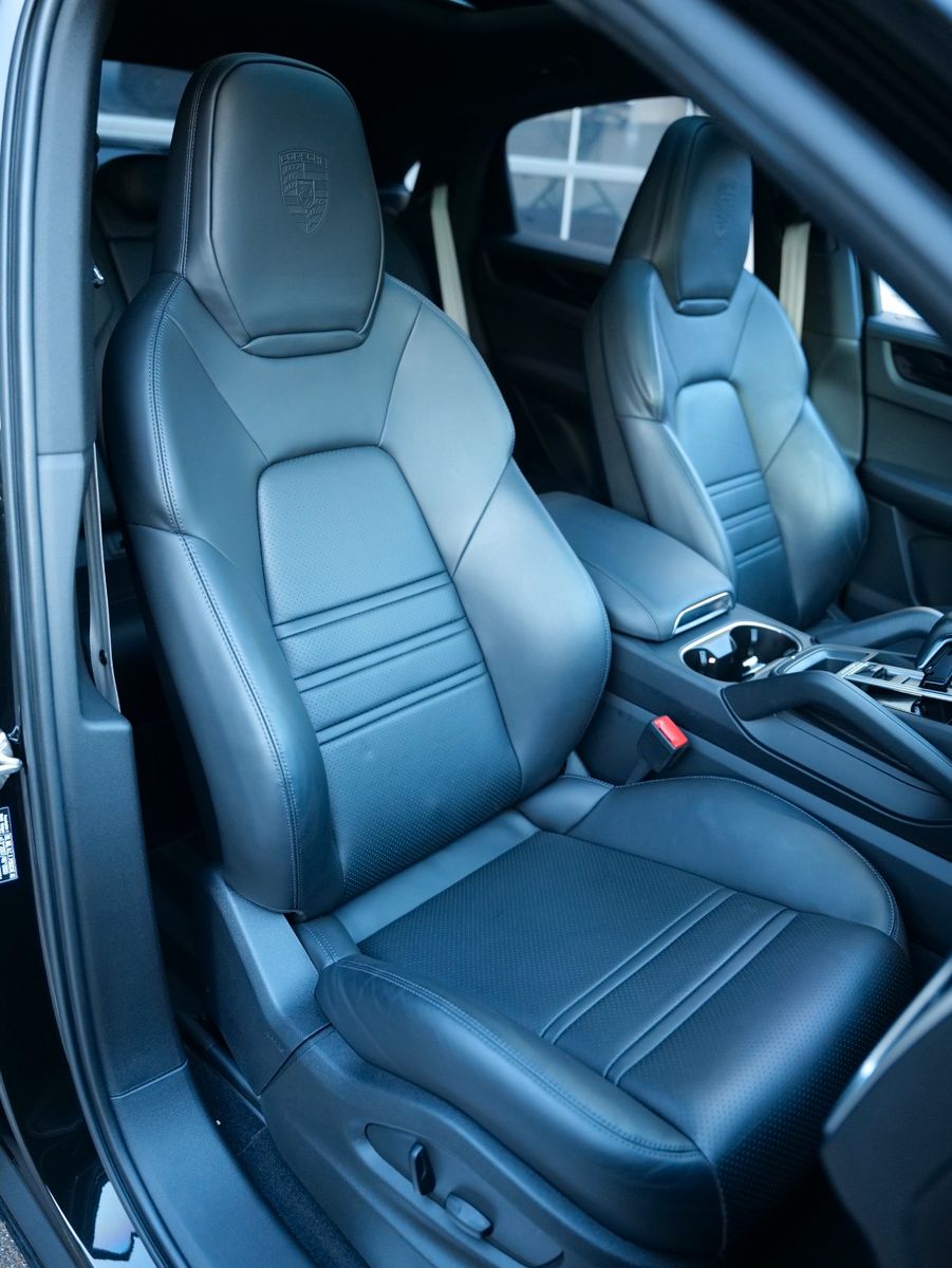 Porsche Cayenne Coupe E-Hybrid Platinum Edi SPORT DESIGN