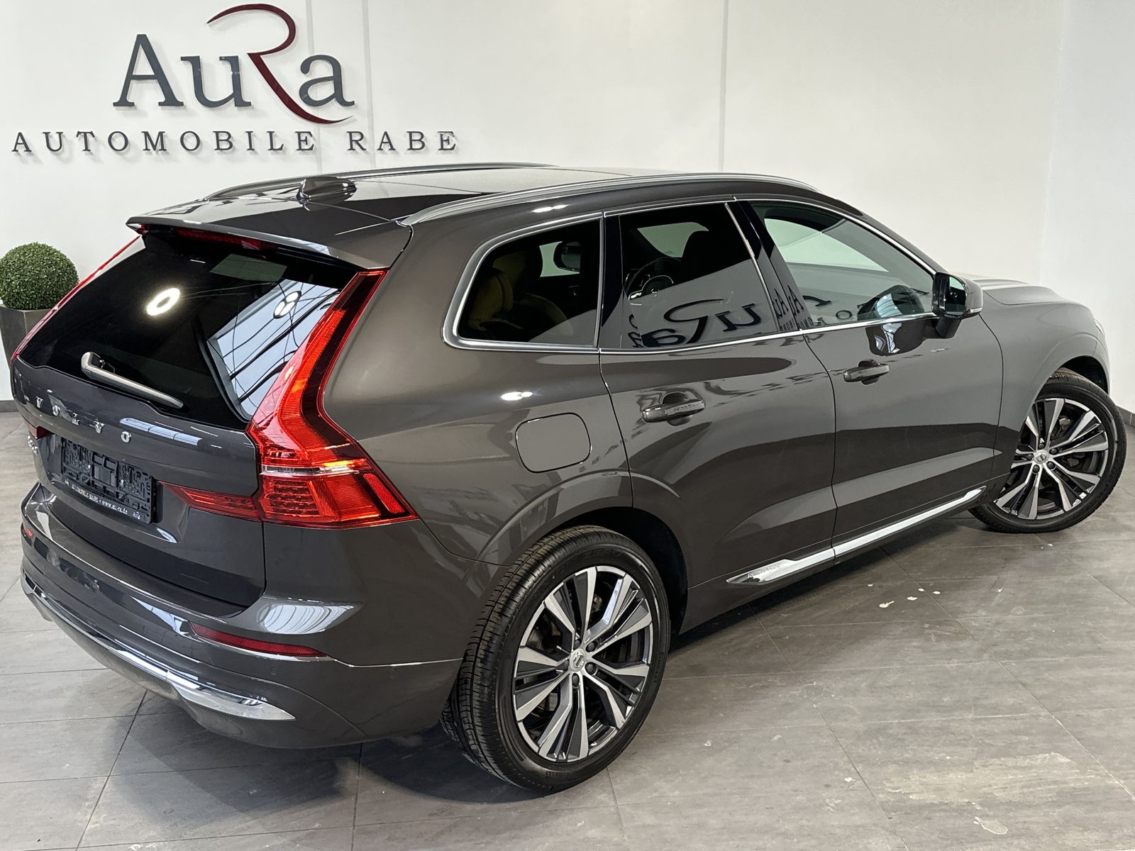 Volvo XC60 T6 AWD Plus Dark PANO+360°+VCOCK+AHK+20ZOLL