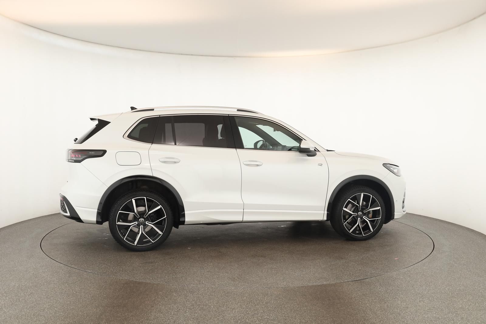 Volkswagen Tiguan 2.0 TDI 4M DSG R-Line Leder Pano Navi 360