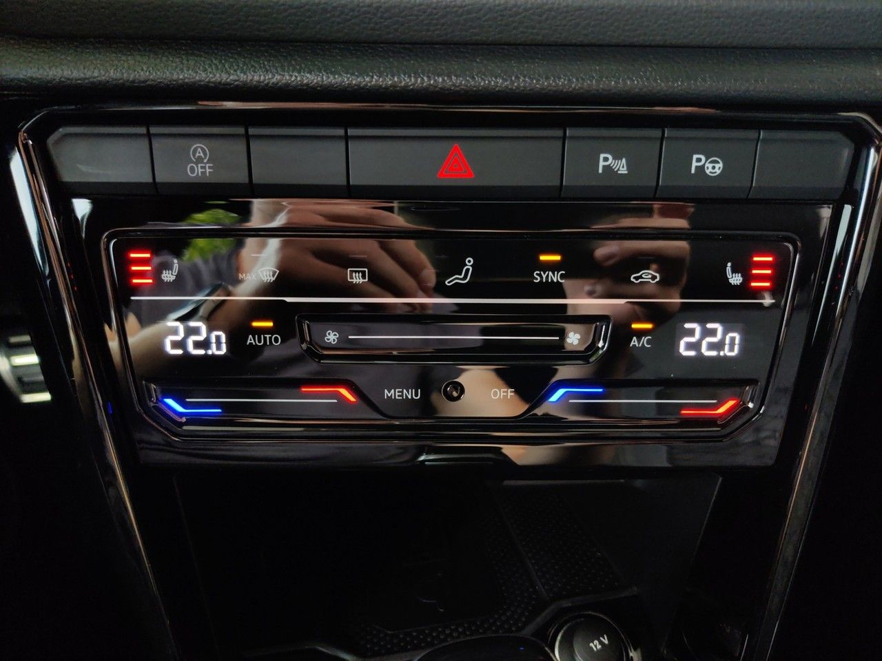 Volkswagen T-Roc 2.0 TDI DSG 4MOTION R-Line - Samsaru's Car Outlet