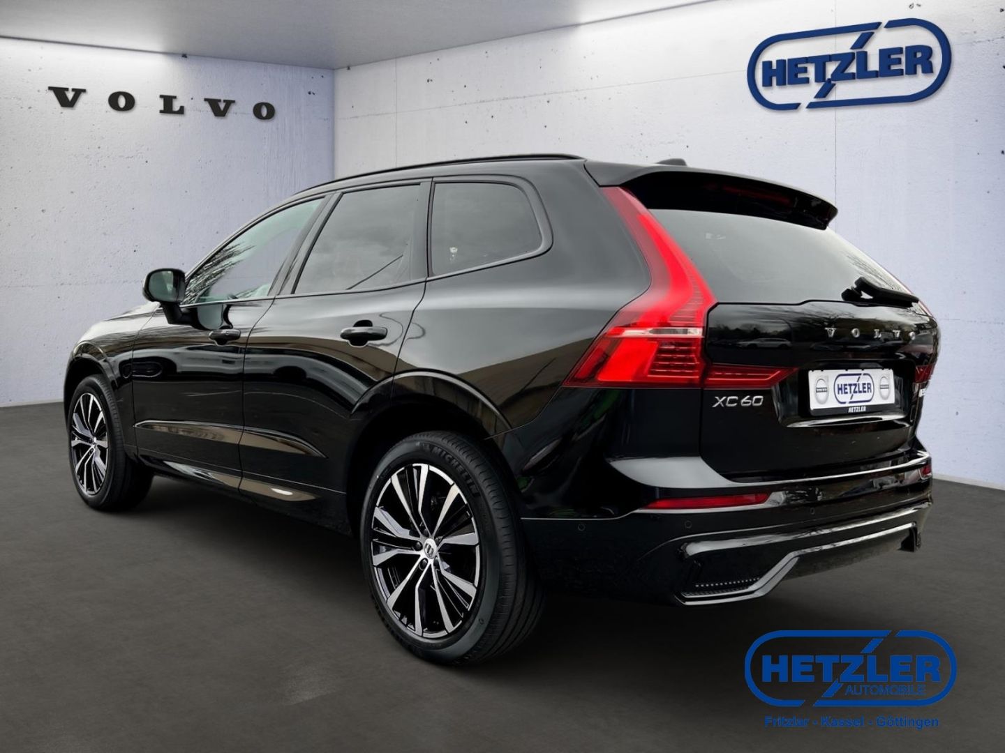 Volvo XC60 Plus Dark AWD B5 Benzin EU6e AHK Leder Digi