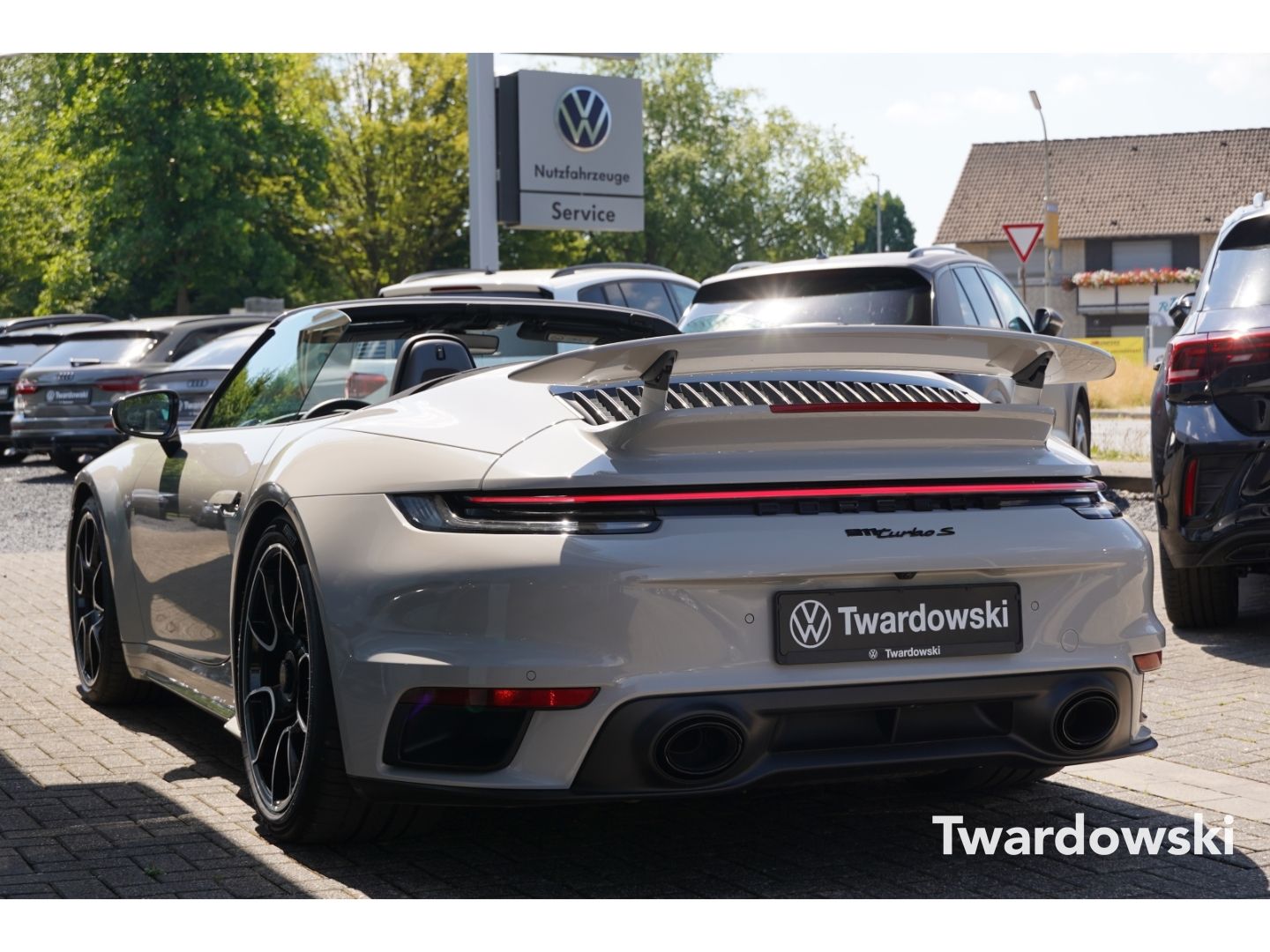 Porsche 911 992 Turbo S Cabriolet APPROVED LIFT MEMO