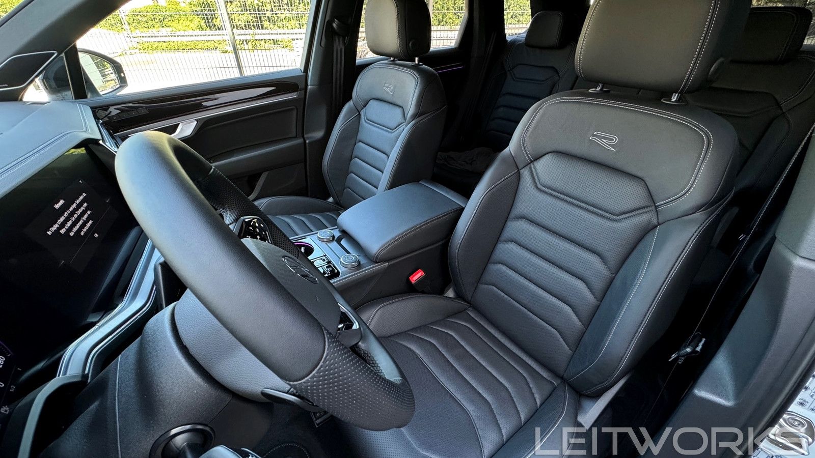 Volkswagen Touareg R-Line - Samsaru's Car Outlet