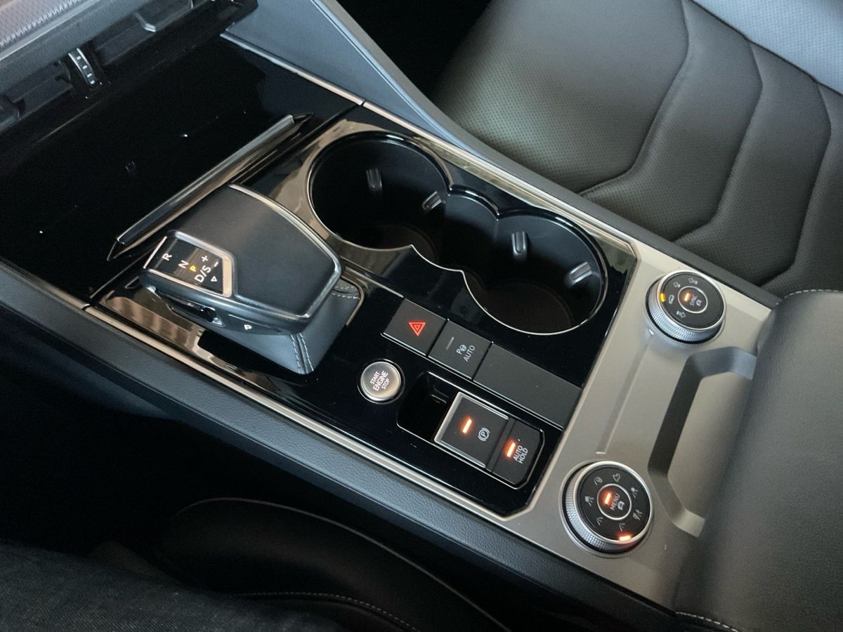 Volkswagen Touareg R-LINE 4M 3.0TDI - Samsaru's Car Outlet