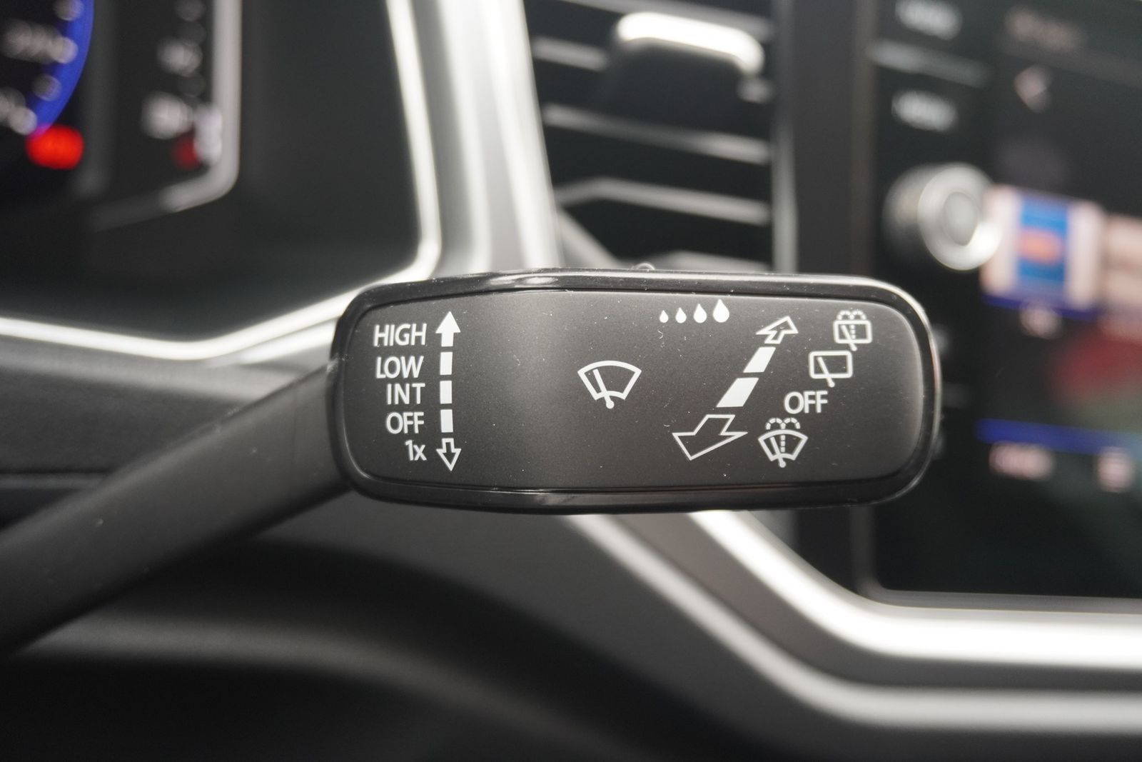 Volkswagen T-Roc 1.5 TSI Active - Samsaru's Car Outlet