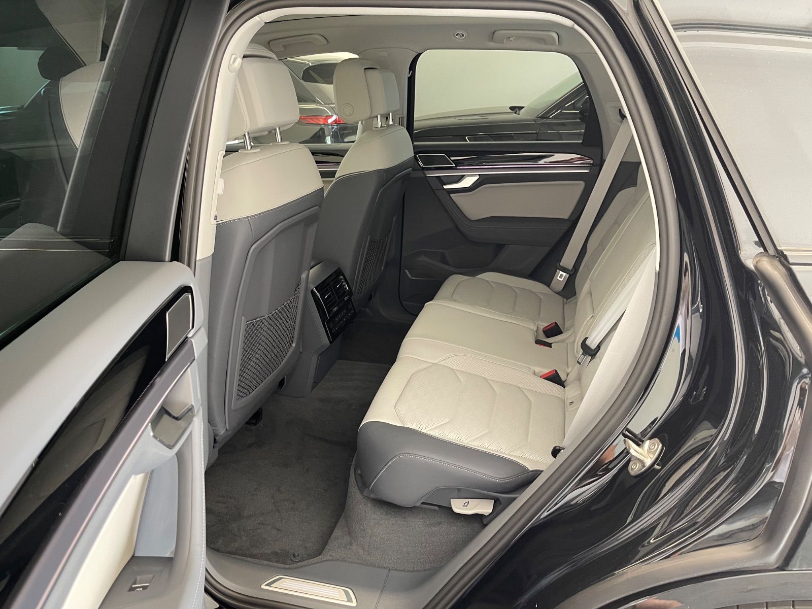 Volkswagen Touareg 3.0 TDI 4Motion R-Line Final Edition*VOL