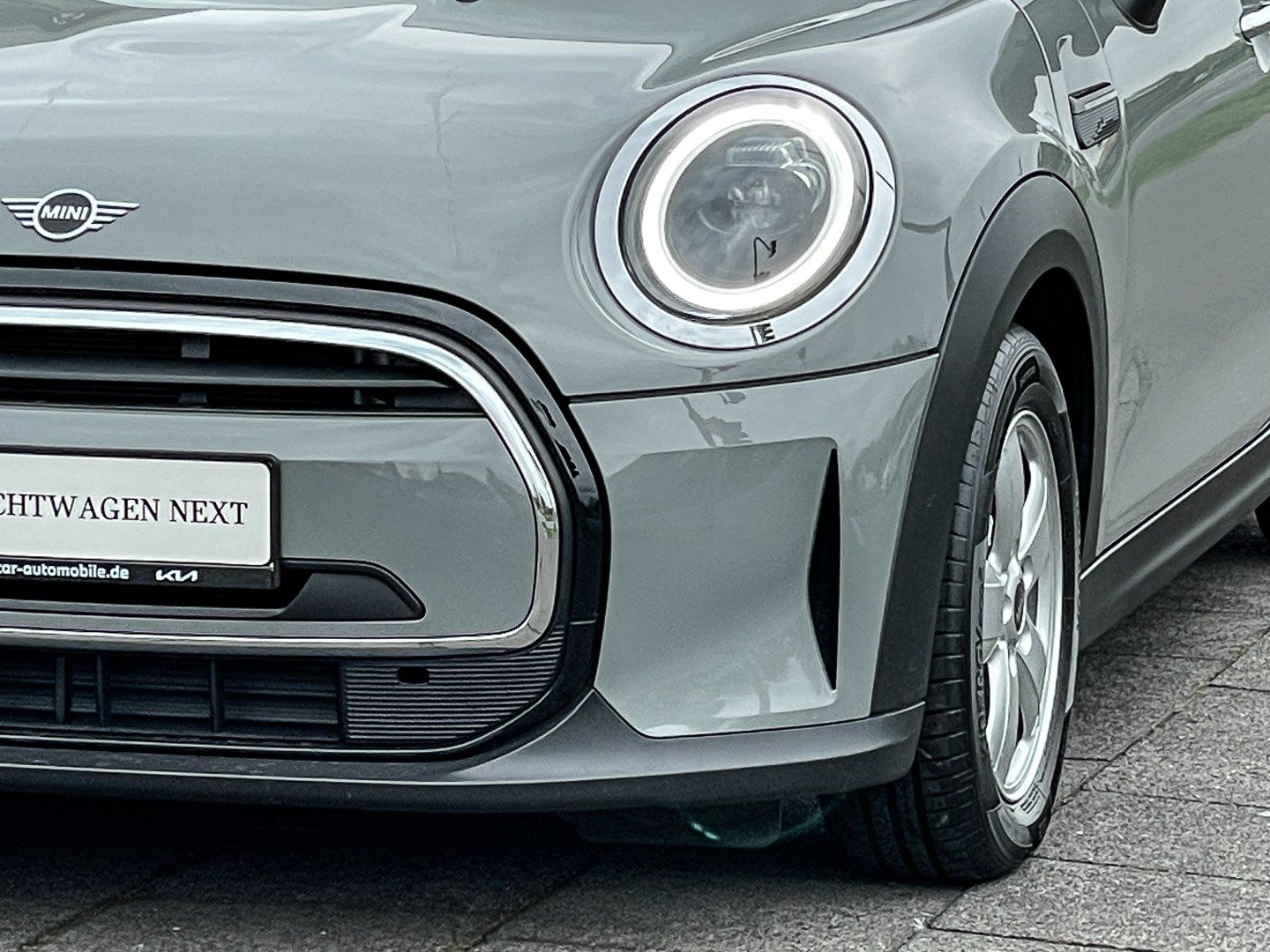 MINI Cooper Essential Trim 5-Türer - Samsaru's Car Outlet