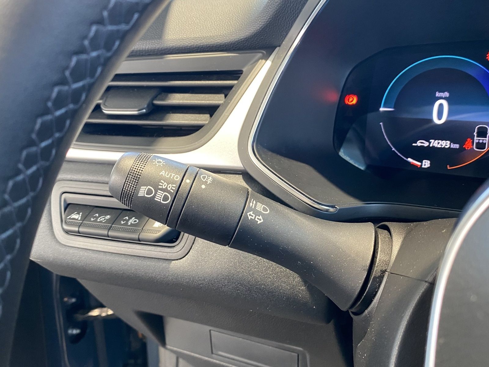Renault Captur BUSINESS EDITION E-TECH Plug-in - Samsaru's Car Outlet