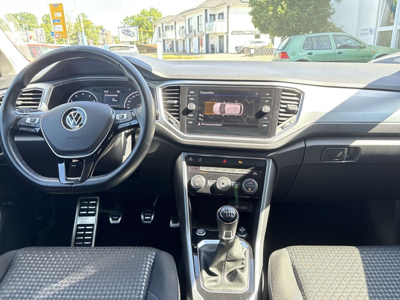Volkswagen T-Roc 1.5 TSI Active - Samsaru's Car Outlet