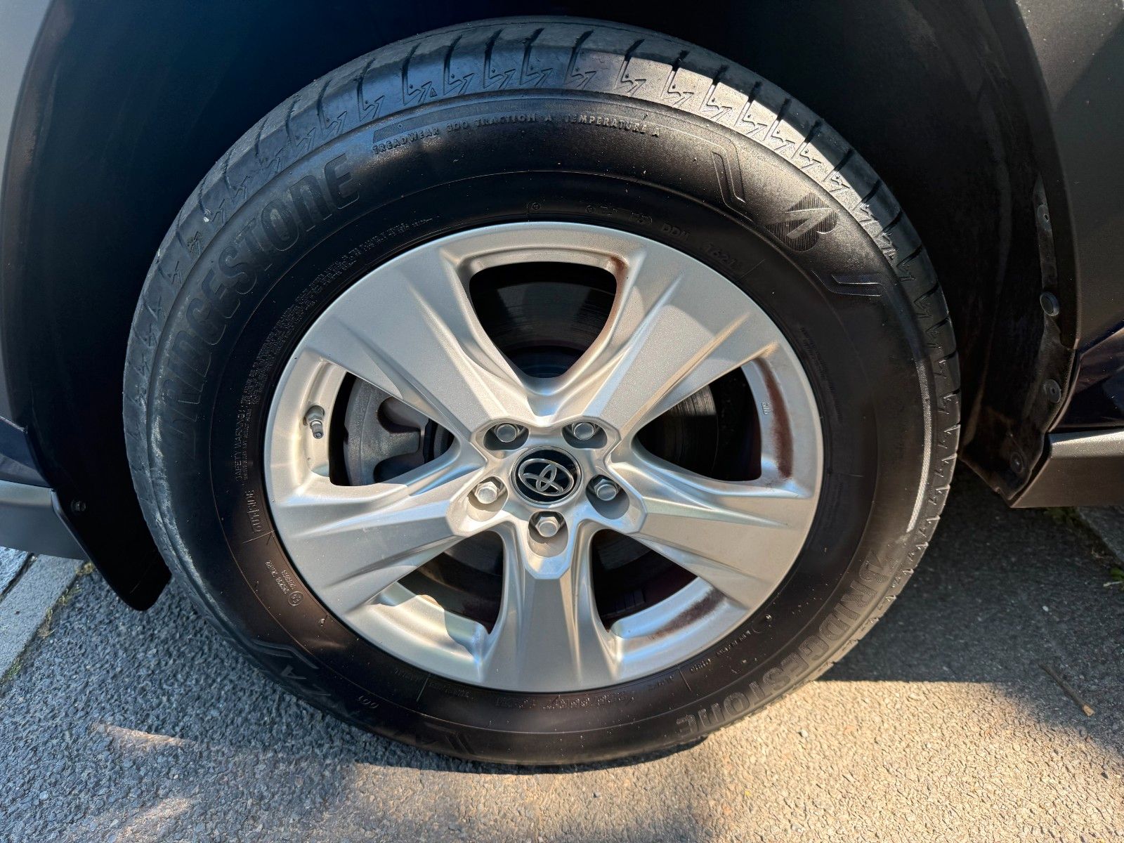Toyota RAV 4 RAV4 Hybrid 4x2 Business Edition - Samsaru's Car Outlet