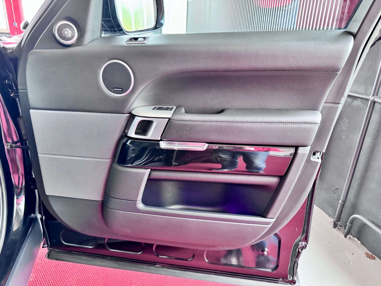 Range Rover Sport SVR - Samsaru's Car Outlet