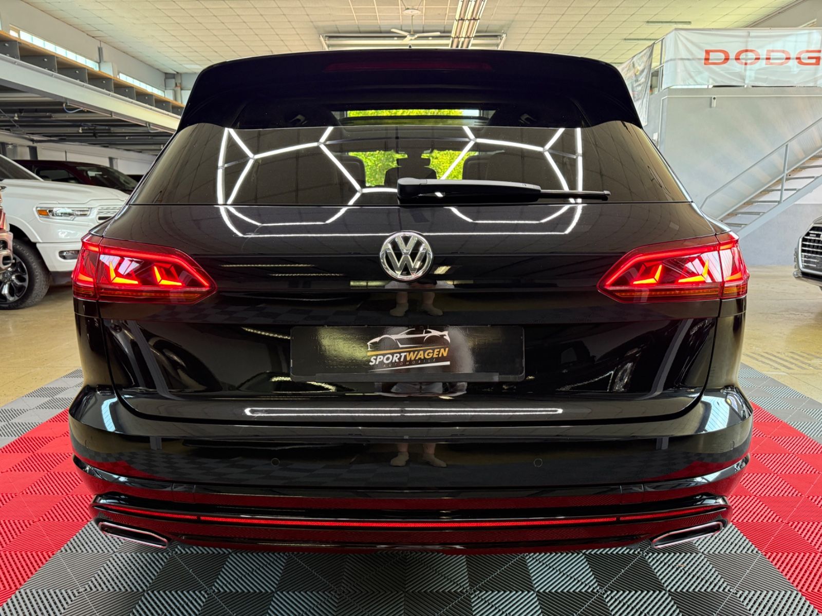 Volkswagen Touareg R-Line - Samsaru's Car Outlet