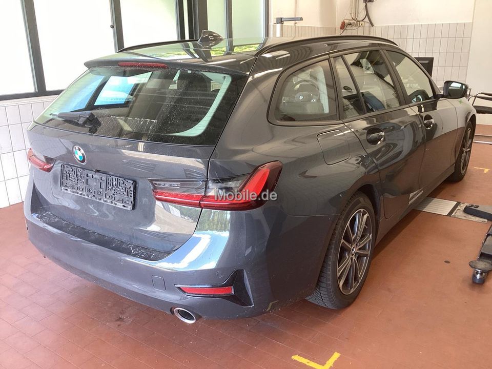 BMW 320d xDrive Touring - Samsaru's Car Outlet