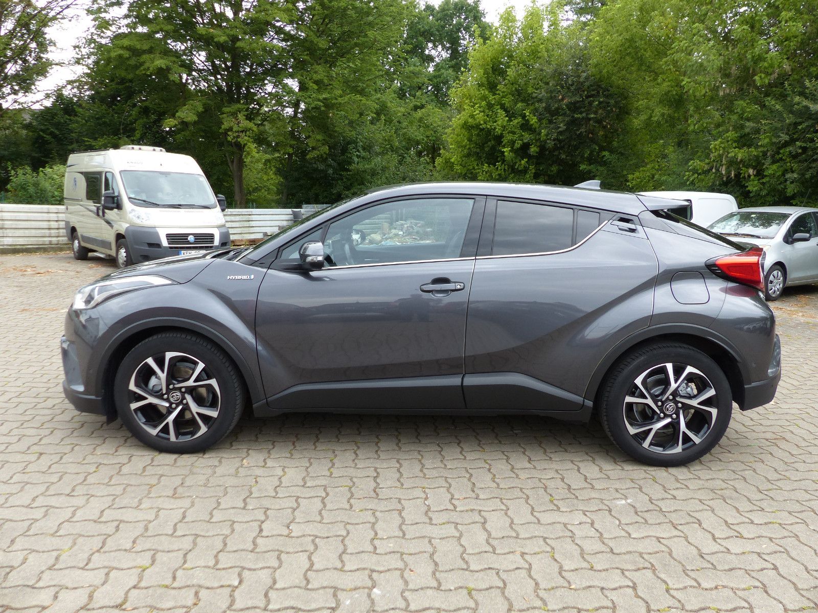 Toyota C-HR 1.8 VVT-i Hybrid Club - Samsaru's Car Outlet