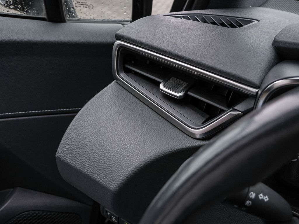 Toyota Corolla Touring Sports 2.0 Hybrid Business - Samsaru's Car Outlet