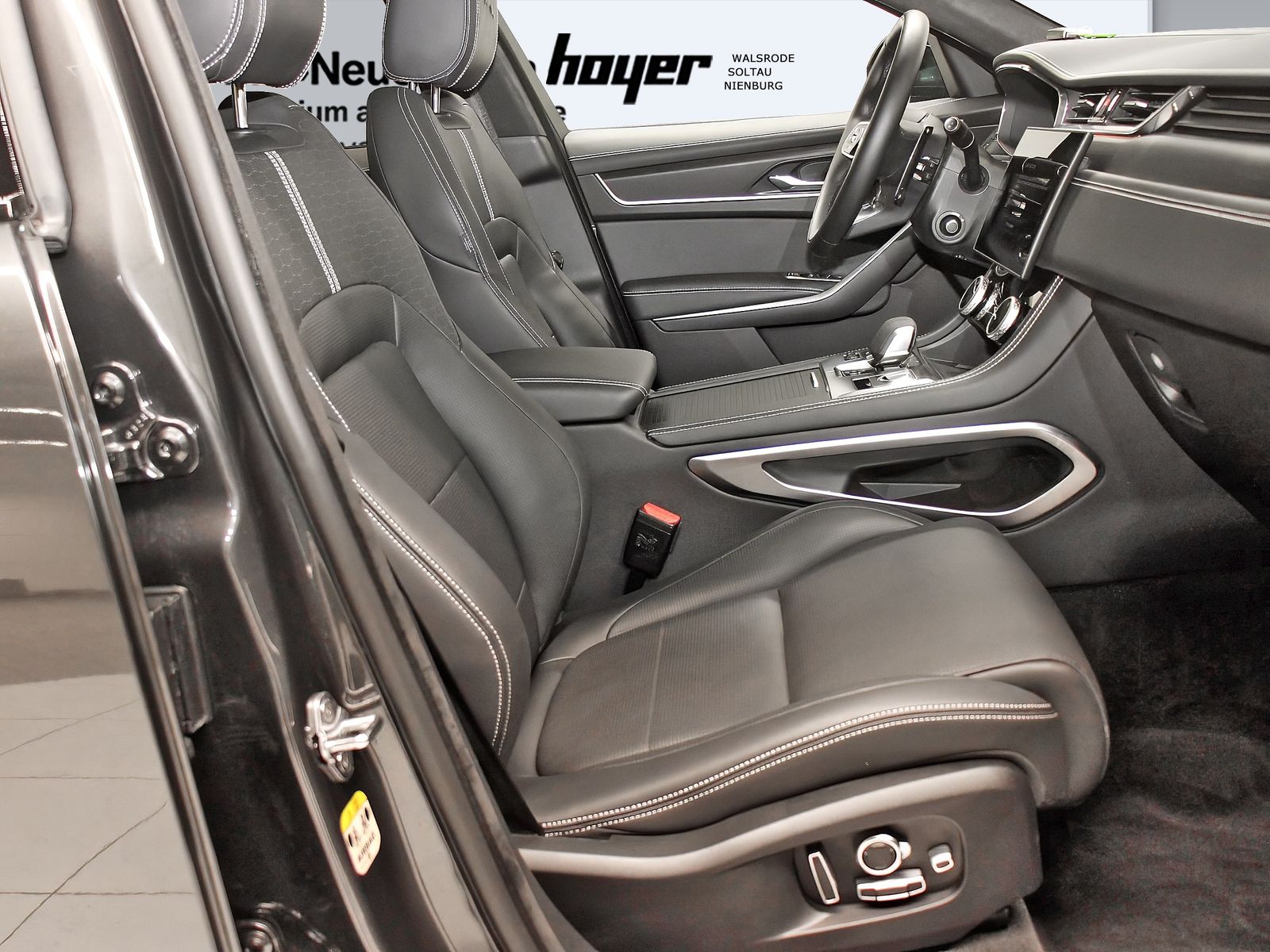 Jaguar F-Pace D300 R-Dynamic HSE AWD inkl. Winterkomple