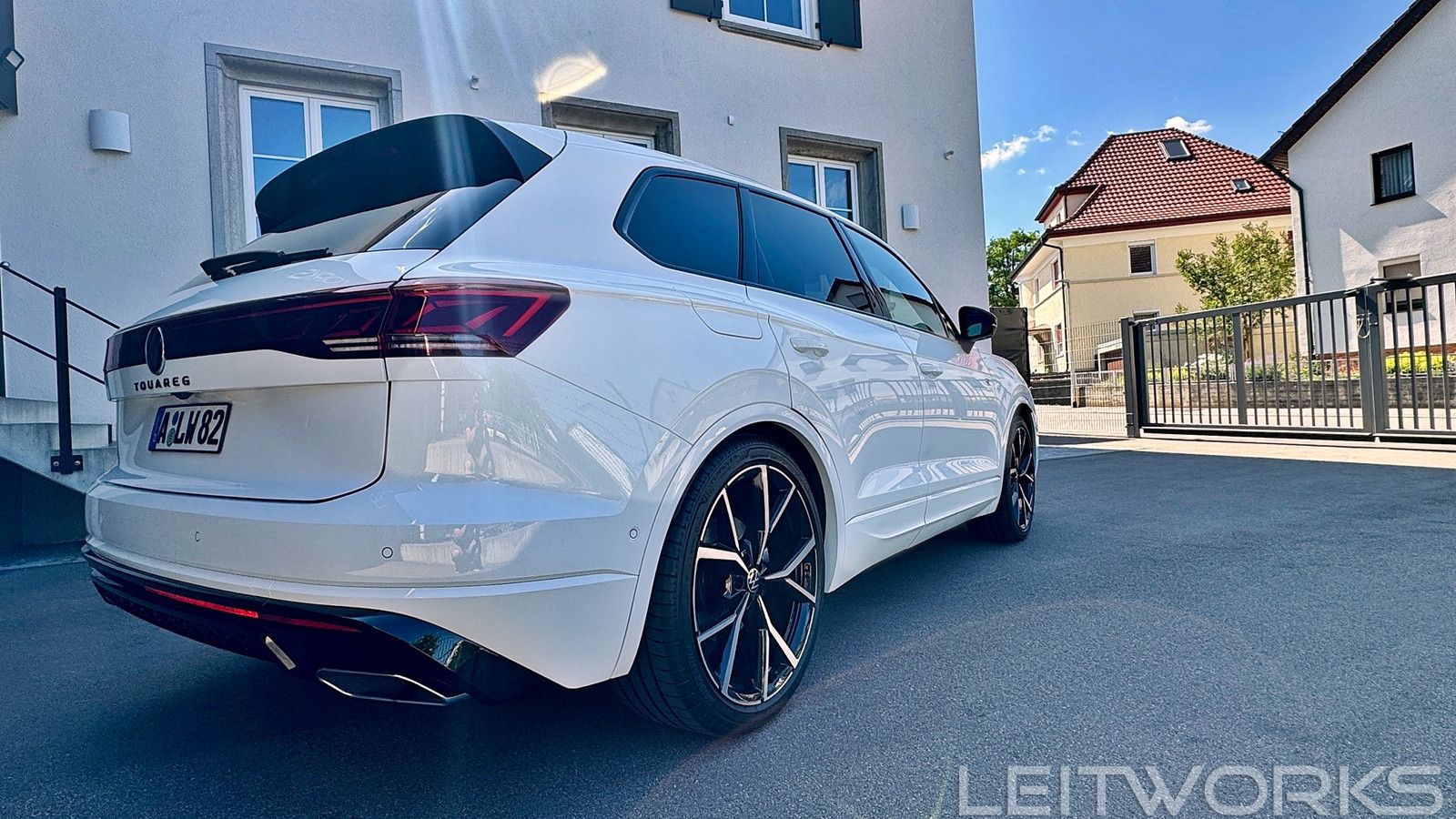 Volkswagen Touareg R-Line - Samsaru's Car Outlet