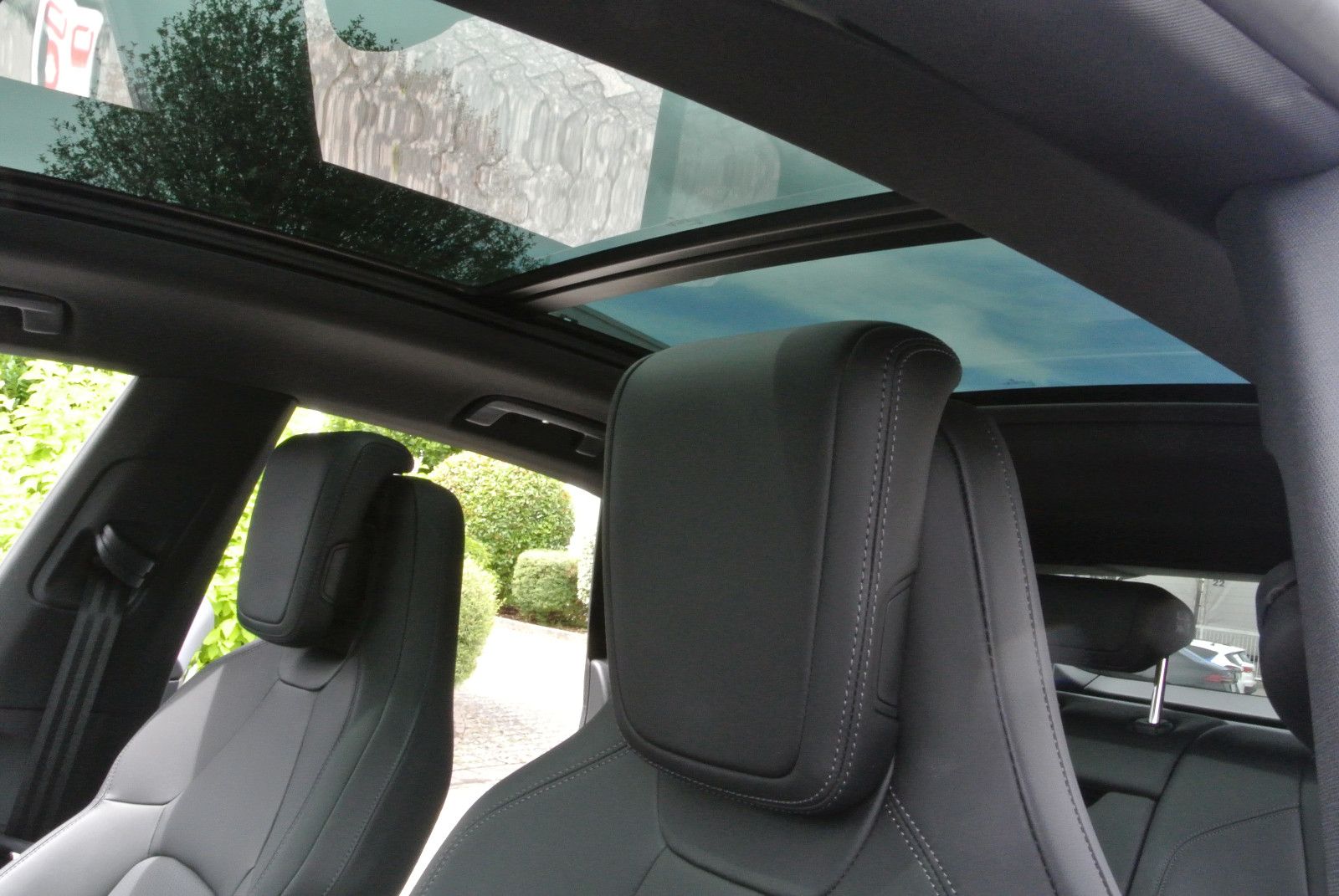 Porsche Macan E - Samsaru's Car Outlet